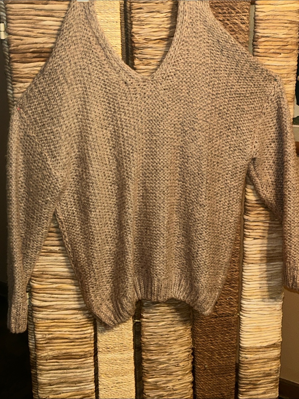 V-Neck/Twist Back Knit Sweater in Mauve